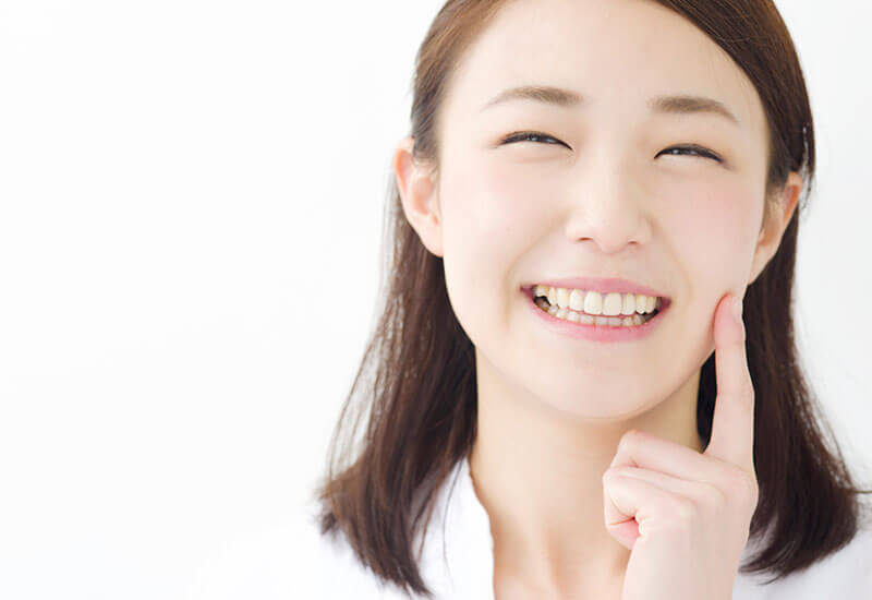 自然な色の美しい歯
